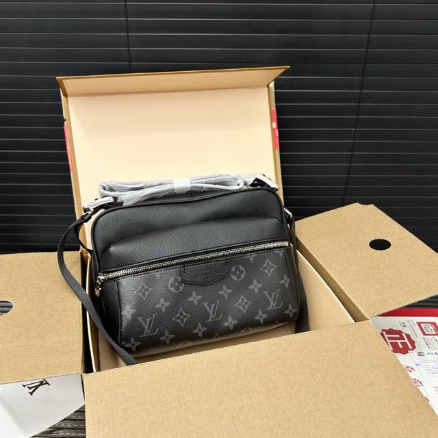 louisvuitton Louis Vuitton Outdoor Messenger Bag Unisex Shoulder Crossbody Ba