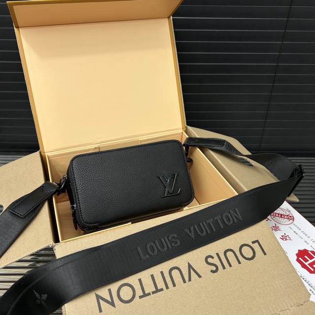 louisvuitton Louis Vuitton Alpha Wearable Handbag Card Holder Camera Bag Mini