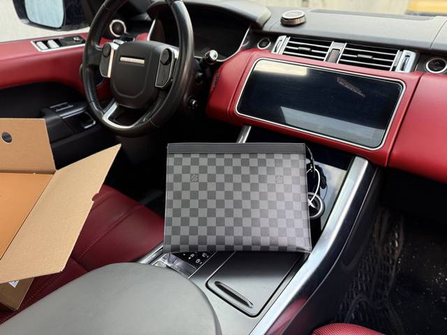 High-End Leather Goods New Louis Vuitton Lv Clutch Bag Louis Vuitton Toiletry Ba
