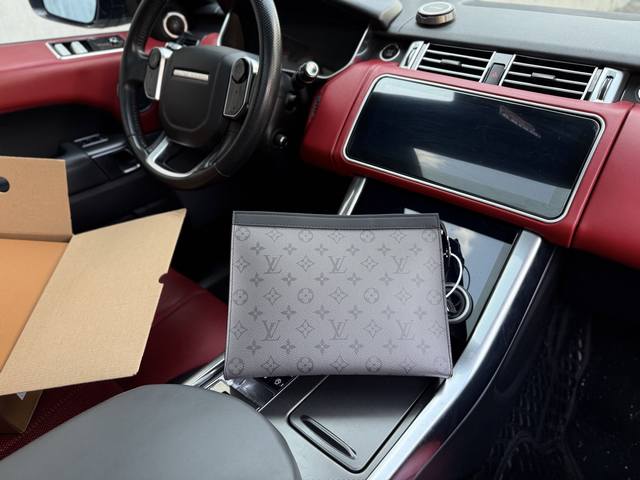 High-End Leather Goods New Louis Vuitton Lv Clutch Bag Louis Vuitton Toiletry Ba