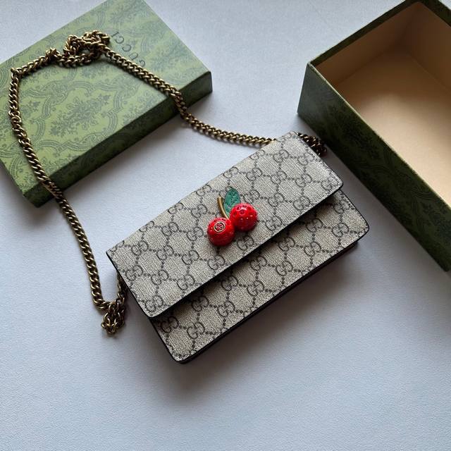 Color Red Size 18X13 Gucci Garden Cherry Upgraded Edition A Three-Dimensional Ch
