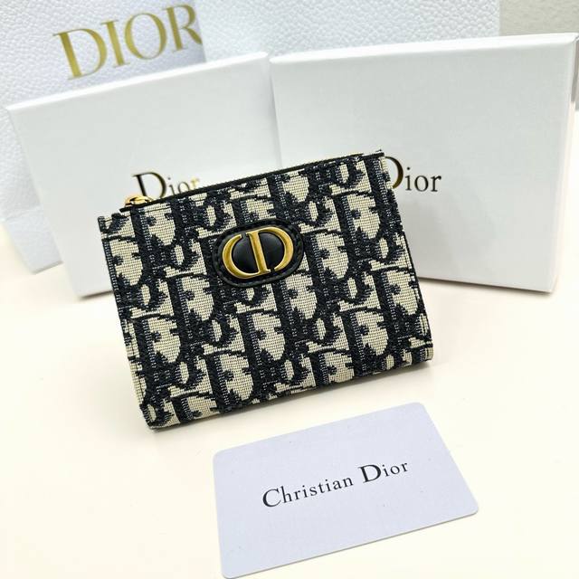dior D29 Color Black Size 11.5*9*2 The Latest Model From Dior Is Now On Sale.
