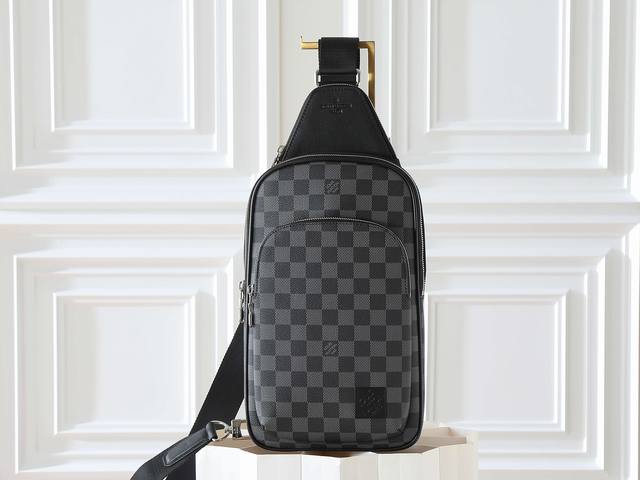 163C01 Chip Top Original Model N45302 Black Grid This Avenue Shoulder Bag Is