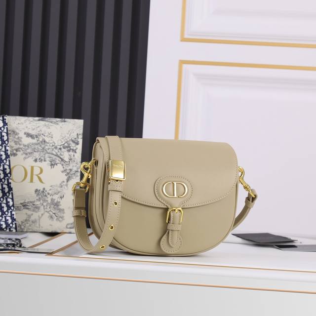 dior S New Bobby Apricot Crossbody Handbag #Dior The New Model Is Very Simple