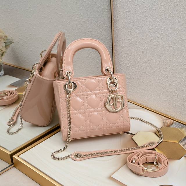 mini Lady Classic Patent Leather Series Is A Classic Series That Is Both Beau