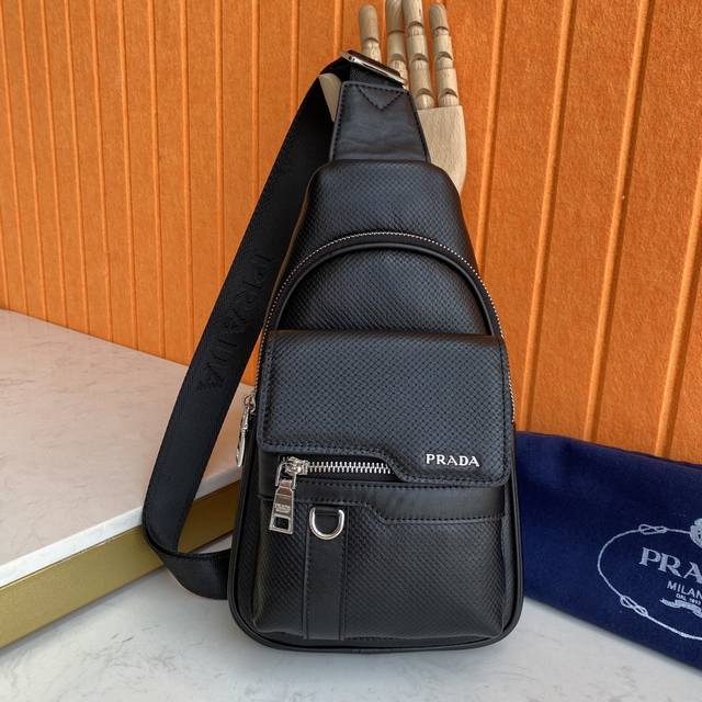 Prada's Latest Style Men's Chest Bag Original Quality Imported Material Comforta