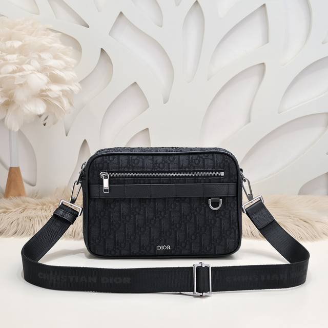dior - Dior's Latest Messenger Bag, Crossbody Bag, Shoulder Bag, Official Web