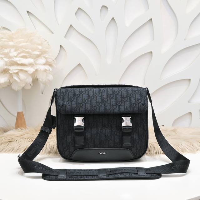 dior-Dior's Latest Messenger Bag Crossbody Bag, Synchronized With The Officia