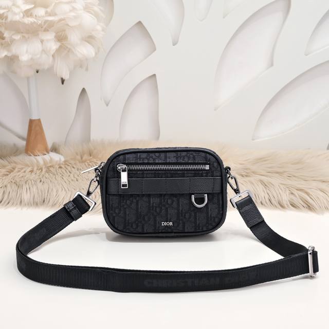 dior - Dior's Latest Messenger Bag, Crossbody Bag, Shoulder Bag, Official Web