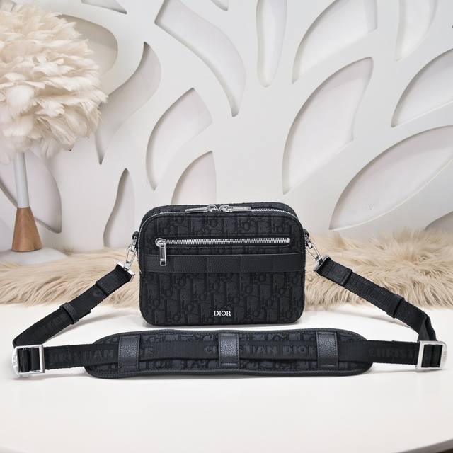 dior - Dior's Latest Messenger Bag, Crossbody Bag, Shoulder Bag. Original Qua