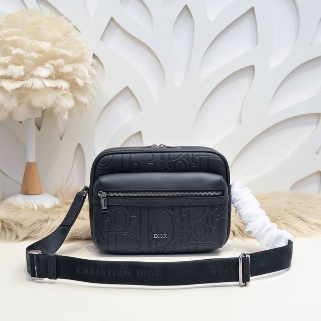 dior - Dior's Latest Messenger Bag Shoulder Bag, Synchronized With The Offici