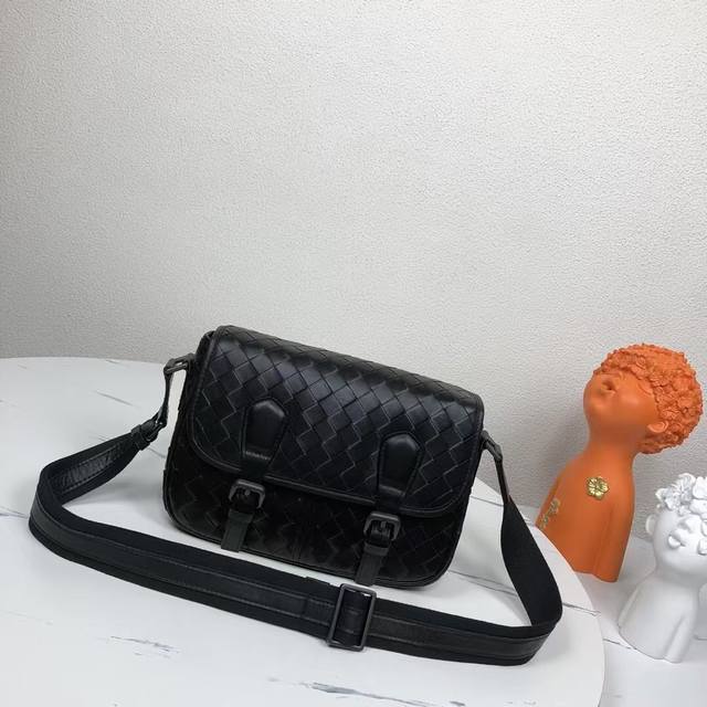 bv Braided Messenger Bag Popular Item This Messenger Bag Is Made Of Pure Hand