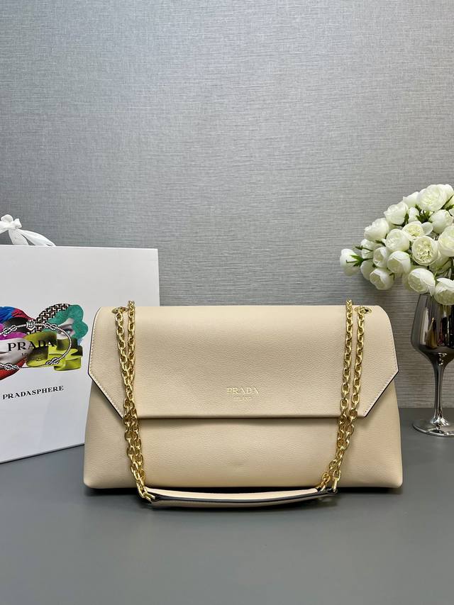Top Original Medium New 1Bd367 Chain Bag This Chain Handbag Is Made Of Imported