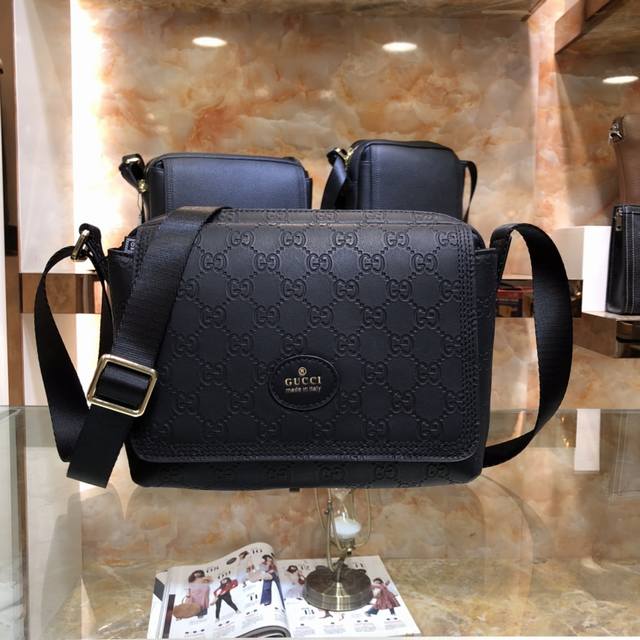 Model: 85032-2 Gucci's New Embossed High-End Men's Casual Crossbody Bag Super Ex