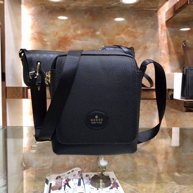 Model:85032-3 Gucci's New High-End Men's Casual Crossbody Bag Super Exquisite Wo