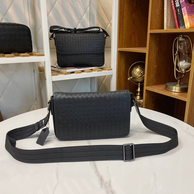 bv Braided Messenger Bag Popular Item This Messenger Bag Is Made Of Pure Hand