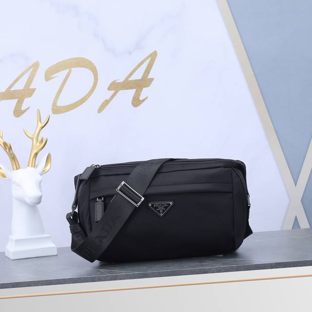 p Classic Messenger Bag 2Vh994A This Flap Shoulder Bag Is Made Of Iconic P Ma