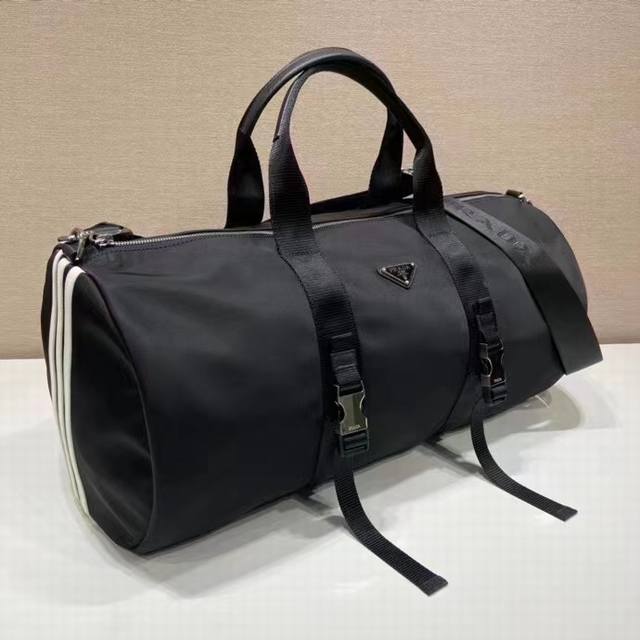 ad And Pd Collaborated To Design 2Vc015 Two Major Brands Collaborated This Ad