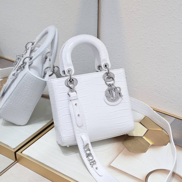 Four-Grid Diamond Lady Dior This Lady Dior Handbag Embodies Dior's Profound Insi