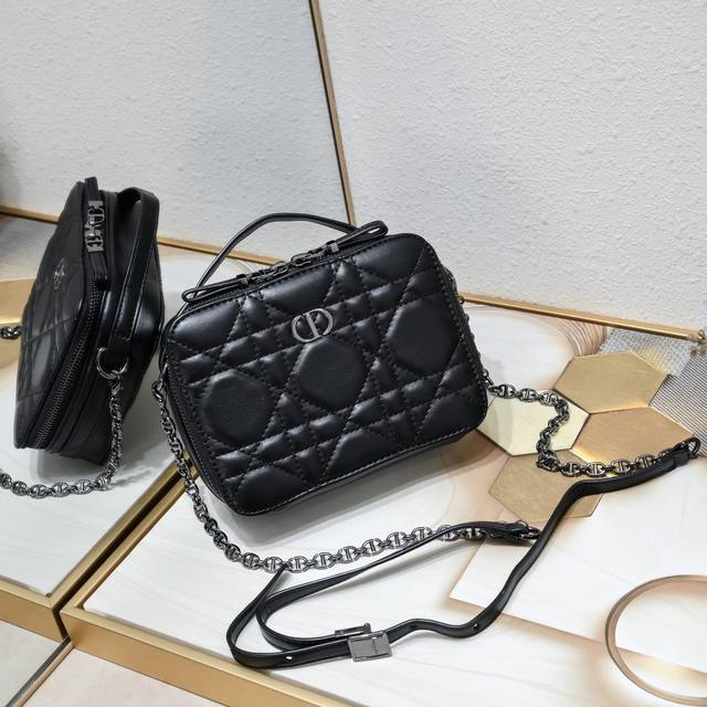Black In Stock The Latest Camera Bag For Autumn And Winter. Classic Diamond-Shap