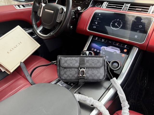 High-End New Coach Shoulder Bag Coach Camera Bag Coach Beck 21 Solid Color Logo