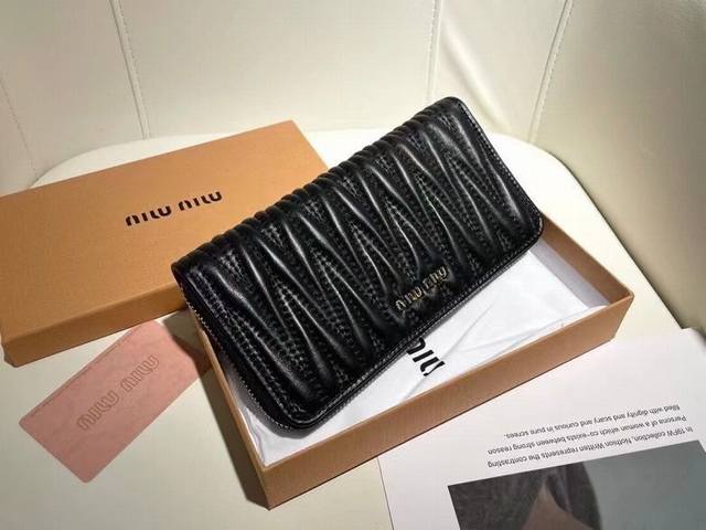 miumiu 5550 Color Black Pink Size 19*10.5*3.5 Miumiu Latest Counter Hot Style