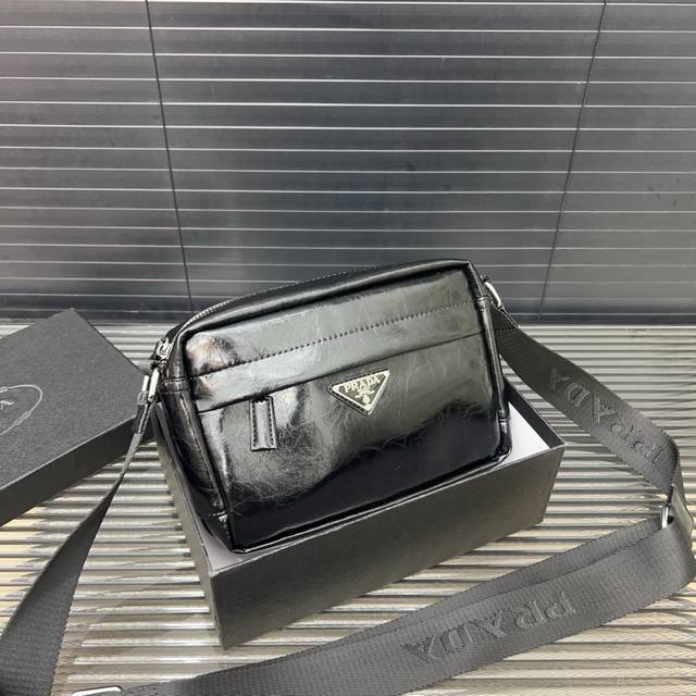 prada Prada Patent Leather Messenger Bag Camera Bag Unisex Shoulder Bag Class