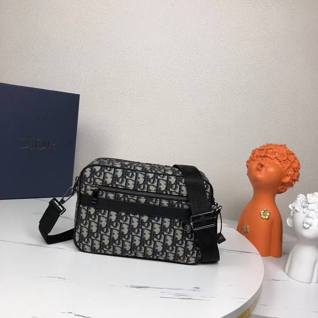 the Highest Version On The Marketwelcome To Compare Safari Maxi Messenger Bag