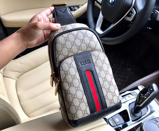 Batch Model 2810 Apricot Color Imported Hardware With Wrist Buckle Men's Bag Che