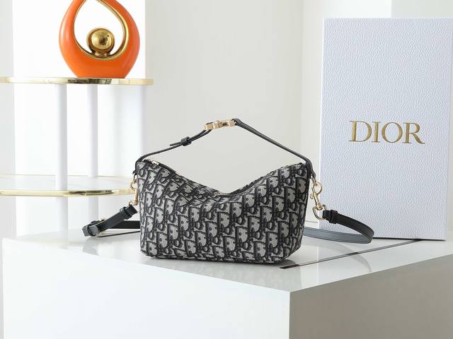 this Diortravel Nomad Clutch Is A Stylish Fusion Of Many Elements. Made From