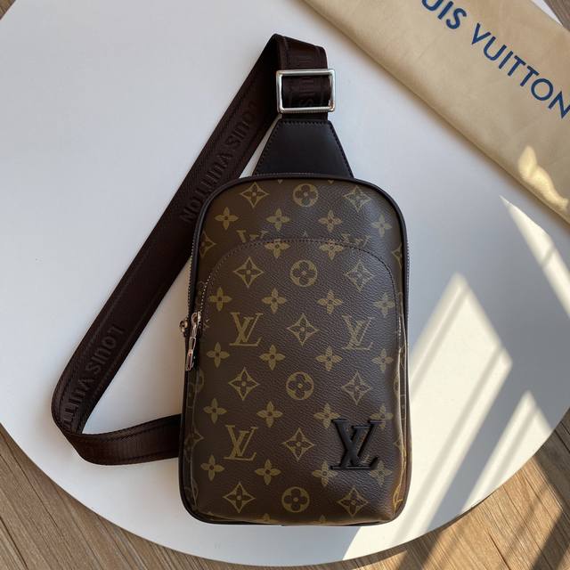 New Louis Vuitton Lv Chest Bag Imported From Taiwan With Imported Cowhide Top Qu
