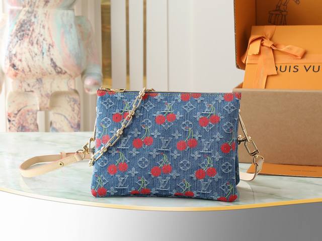 Top Original Single Home Real Shot M14978 Cherry Denim Chain Bag Series Coussin