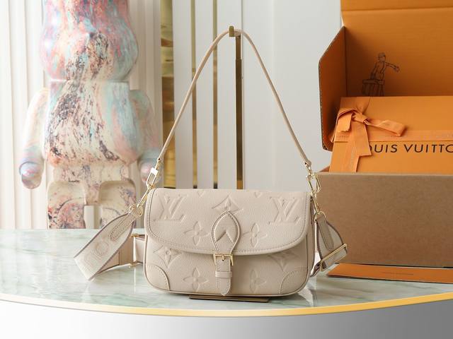 Top Original Single Home Real Shot M13231 Sand Color M46386 This Diane Handbag I