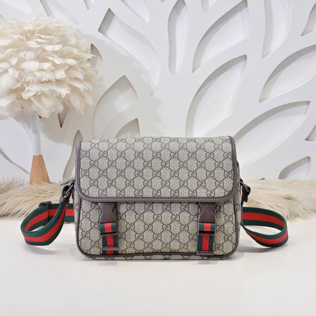 gucci-Gucci's Latest Men's Messenger Bag Is Made Of Imported Calfskin Leather