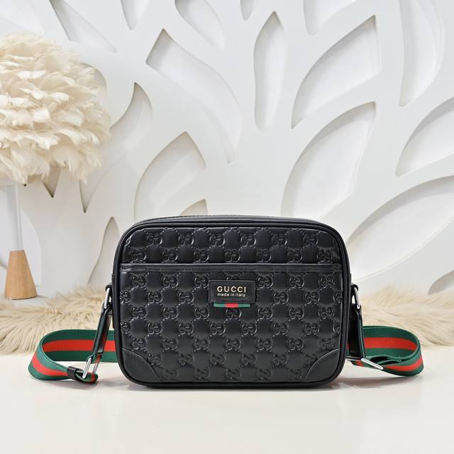 gucci-Gucci's Latest Men's Messenger Bag Is Made Of Imported Calfskin Leather