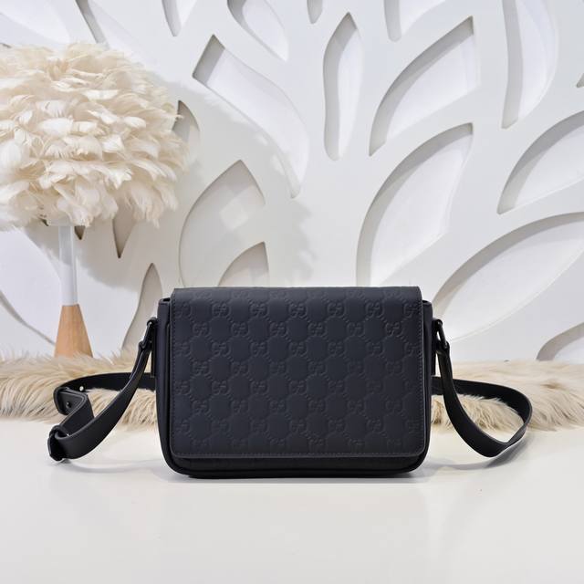 gucci-Gucci's Latest Men's Messenger Bag Is Made Of Imported Calfskin Leather