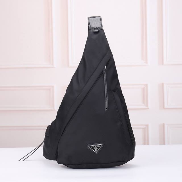 prada-Prada's Latest Hot-Selling Chest Bag Is Available On The Official Websi