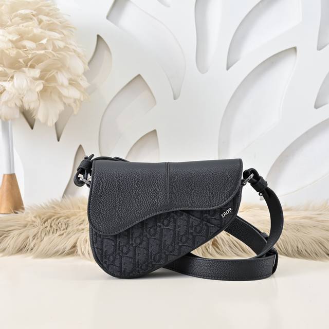 dior - Dior's Latest Mini Saddle Bag Shoulder Bag. The Original Quality Is Sy