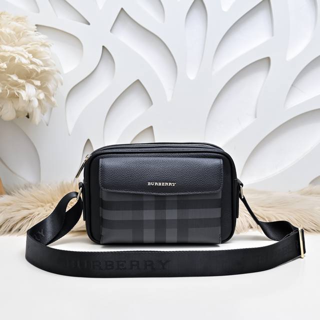 burberry-Burberry's Latest Men's Messenger Bag Is Made Of Imported Calfskin L