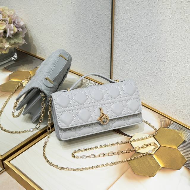 Model: Cd- Lambskin Lady Dior Pearl Clutch With Box This Clutch Is A New Arrival