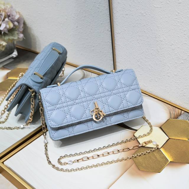 Model: Cd- Lambskin Lady Dior Pearl Clutch With Box This Clutch Is A New Arrival