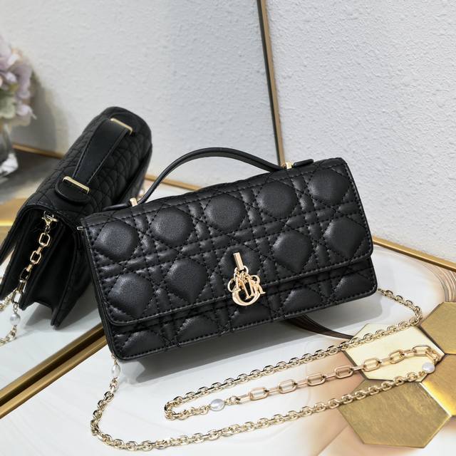 Model: Cd- Lambskin Lady Dior Pearl Clutch With Box This Clutch Is A New Arrival