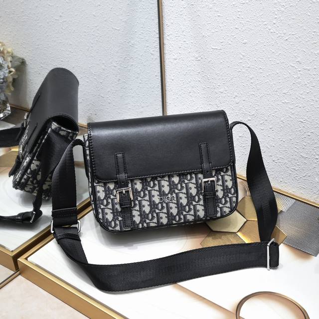 Shipped With Box Dior Oblique Print Dior Men's Messenger Bag Highlights The Fash