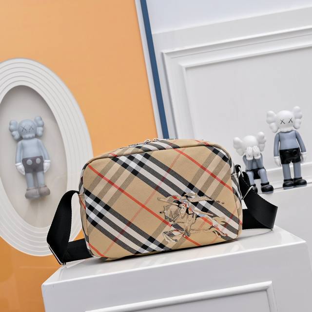 b The Latest Crossbody Bag From The Family, Decorated With Fine Bur Plaid, Em