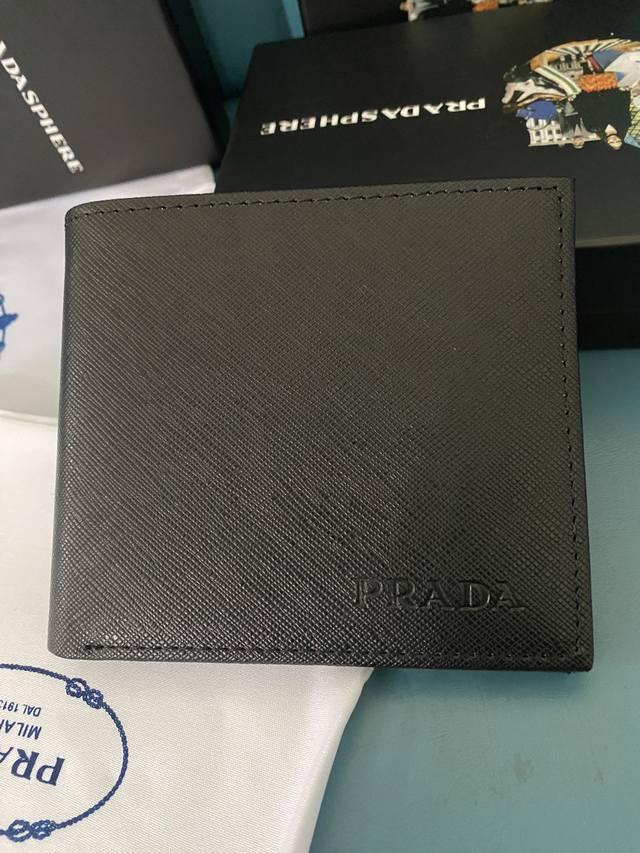 prada Men's Short Wallet Latest Style Counter Official Website Synchronized G