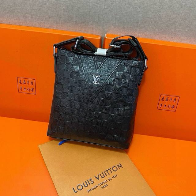 lv Louis Vuitton Briefcase Is A Very Practical Choice. It Is A Must-Have For