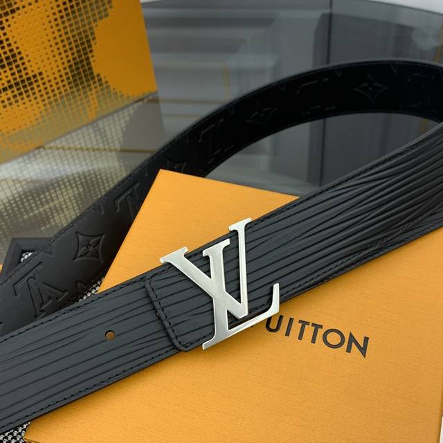 This Lv Initiales Belt Is 4.0Cm Wide. Double-Sided With The Larger Grain Of Xl E