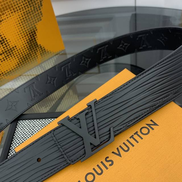 This Lv Initiales Belt Is 4.0Cm Wide. Double-Sided With The Larger Grain Of Xl E