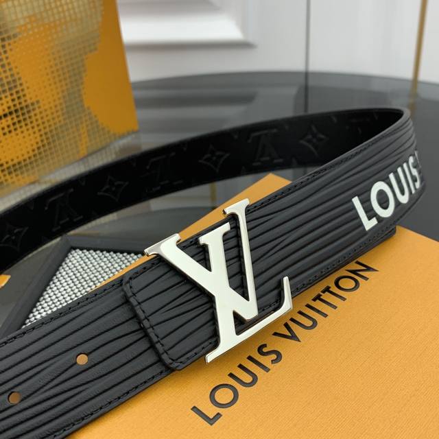 This Lv Initiales Belt Is 4.0Cm Wide. Double-Sided With The Larger Grain Of Xl E