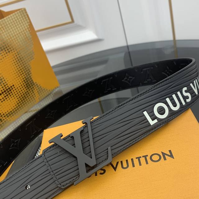 This Lv Initiales Belt Is 4.0Cm Wide. Double-Sided With The Larger Grain Of Xl E